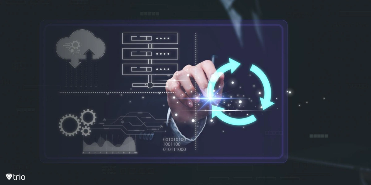 Man pointing out to a wheel symbolizing the vulnerability management lifecycle